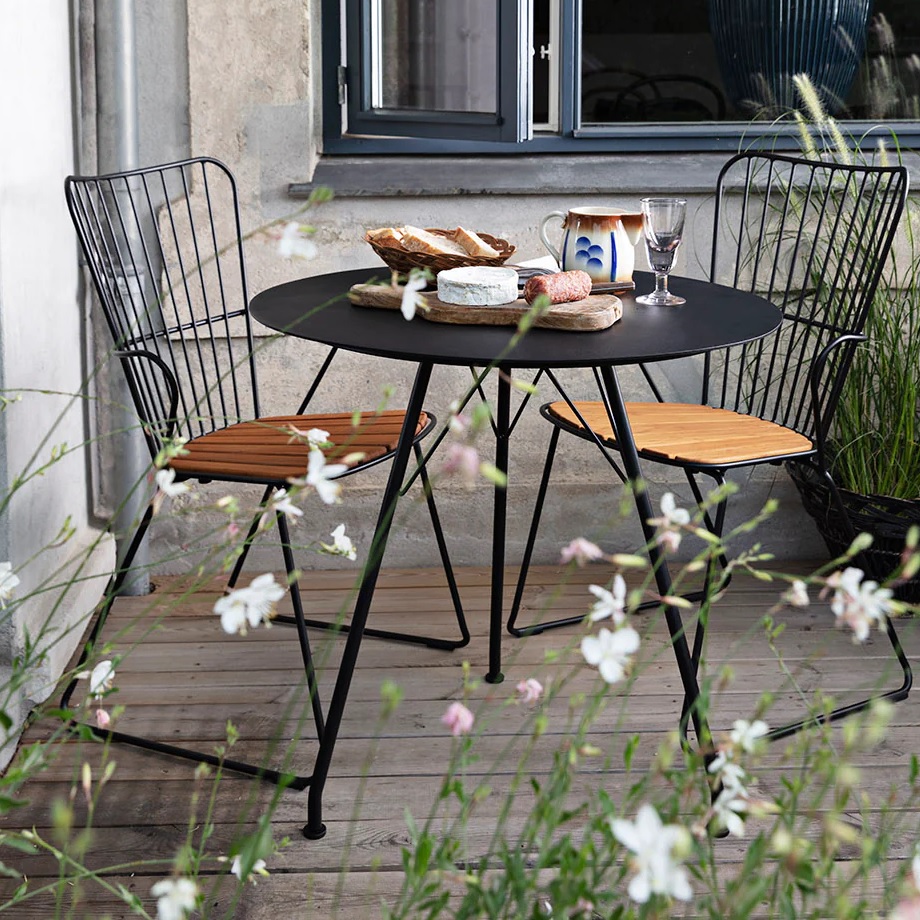 Houe CIRCUM 29dia Cafe Table AluPaon diningchair lifestyle