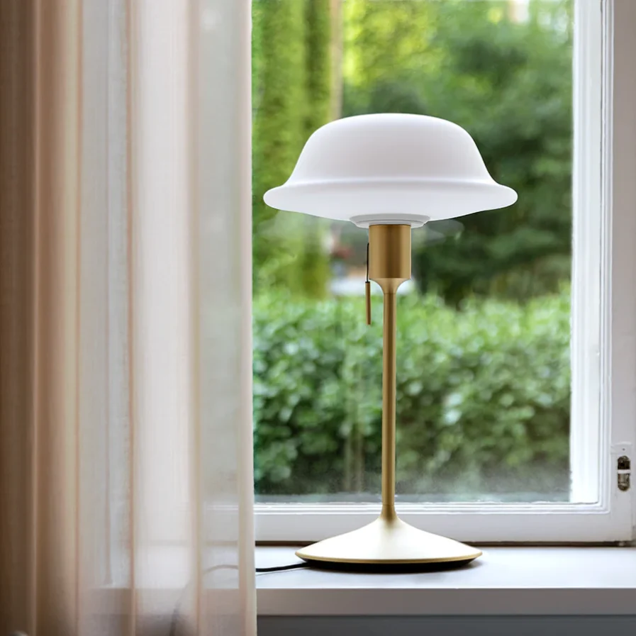 UMAGE lifestyle Butler tablelamp brushedbrass 900x